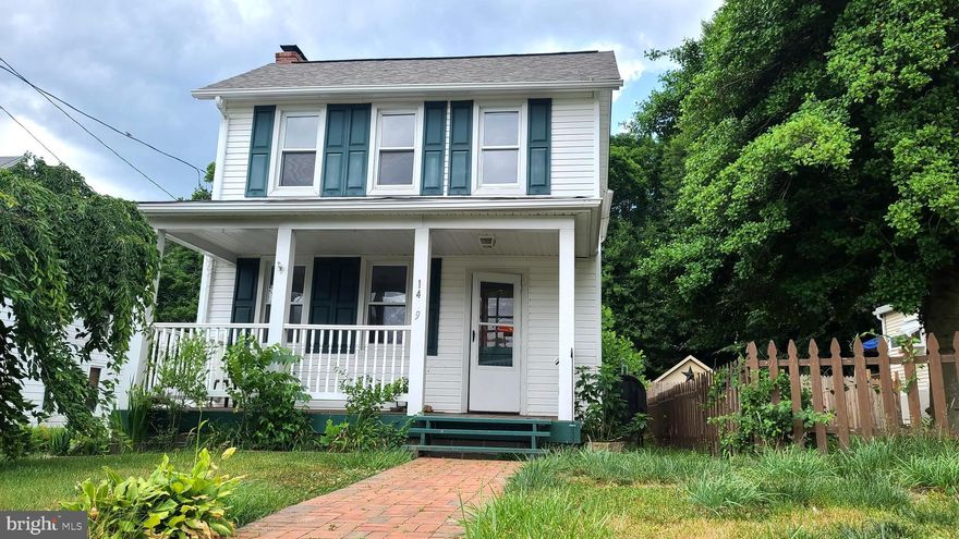 Well maintained and updated colonial.  3 bedrooms and 2 full baths. first floor has hardwood floors leading to a great kitchen. 1 full bath on first floor and 3 bedrooms and a full bath on the second floor.  There is a detached garage that was turned into a 1 bedroom apartment that needs total renovation.  House itself is move in ready!!  Single family home at a townhouse price. Make your appointments today!!