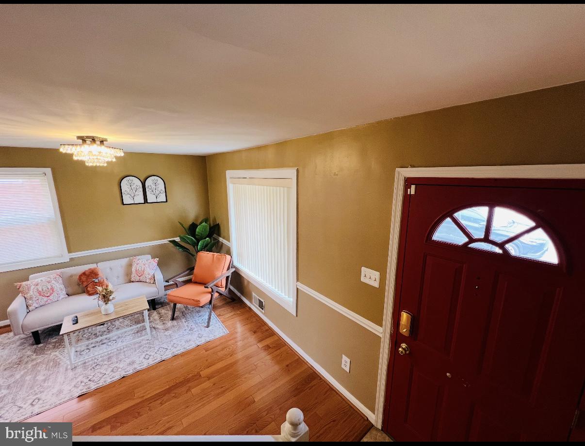 313 NICHOLSON STREET NE