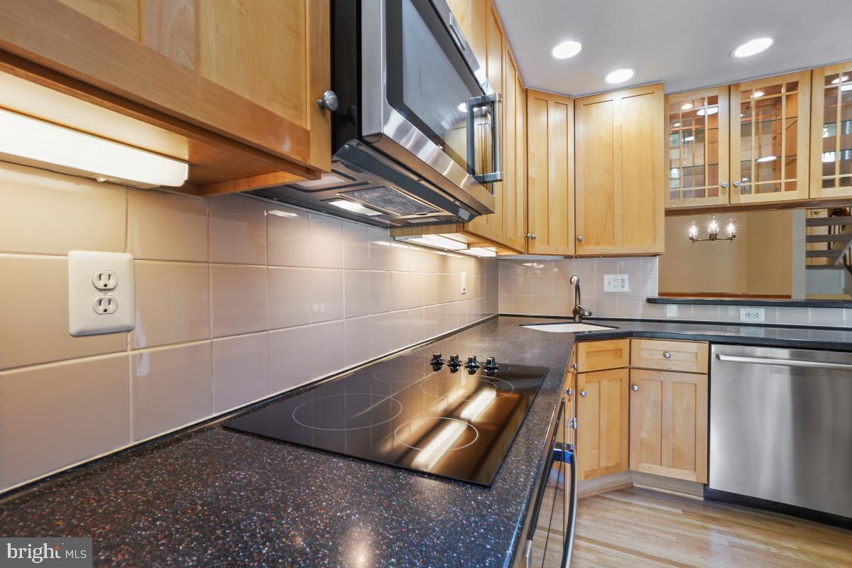 RESTON - Residential