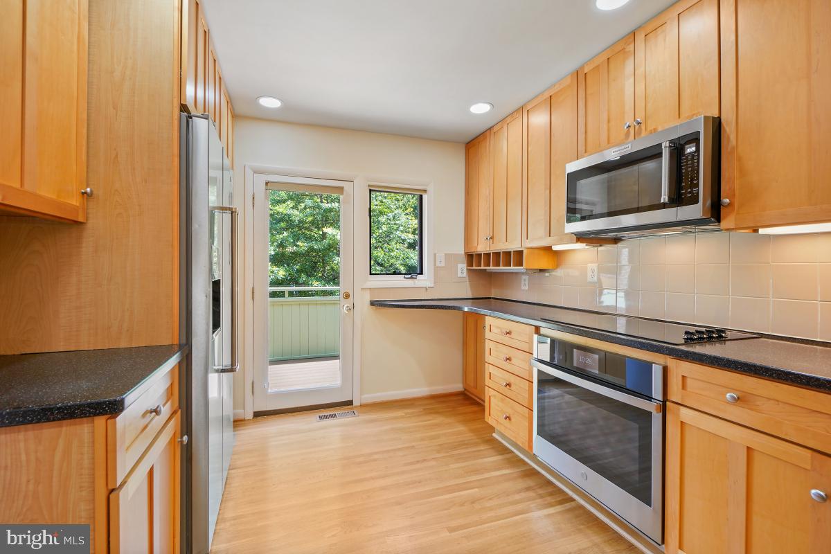 RESTON - Residential