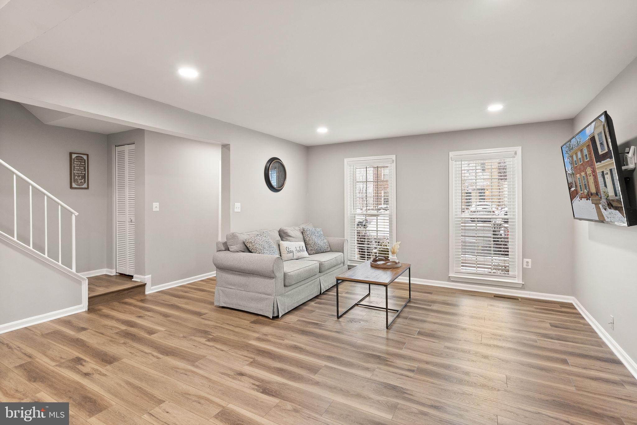 5601 CASTLEBURY COURT