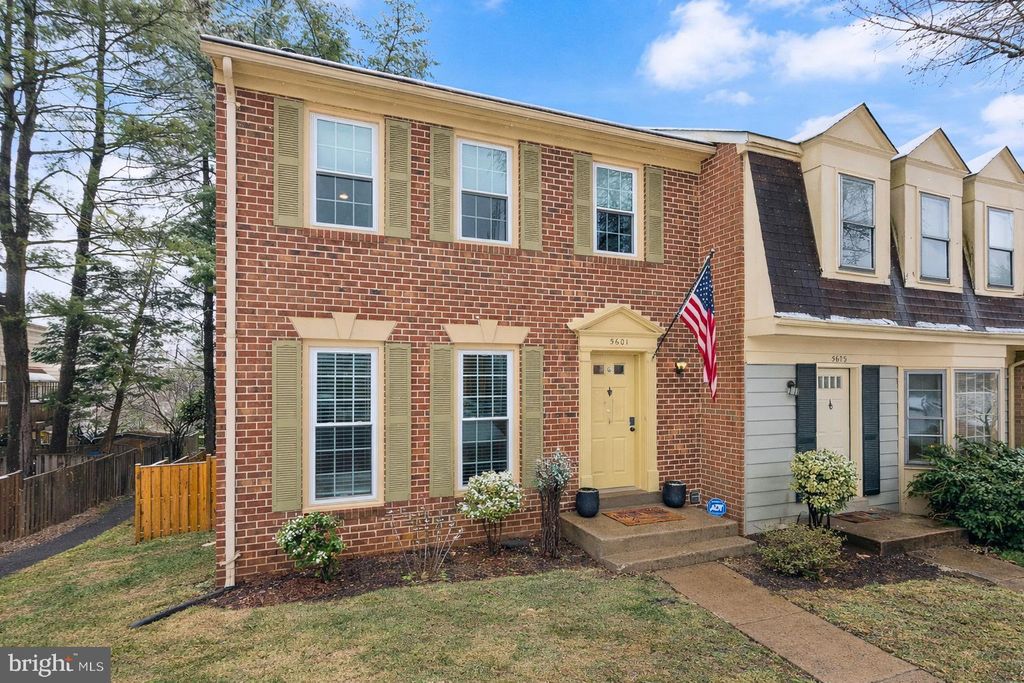 Photo of 5601 Castlebury Court, BURKE, VA 22015 (MLS # VAFX2293700)
