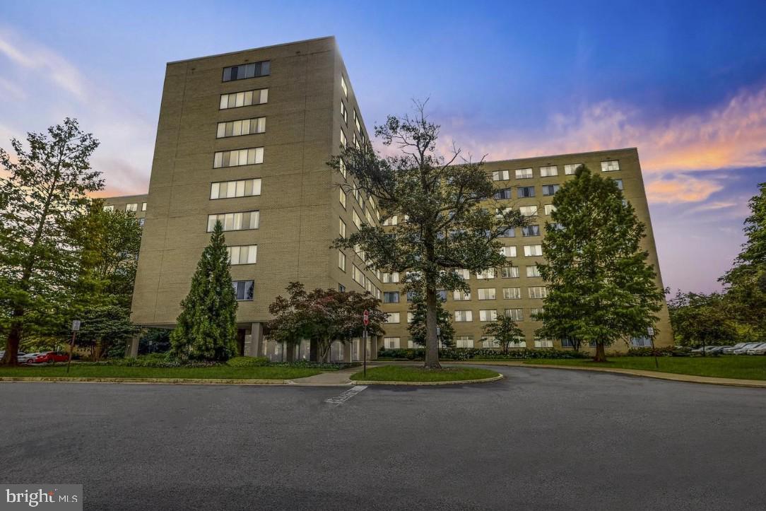 RIVER TOWERS - Residential