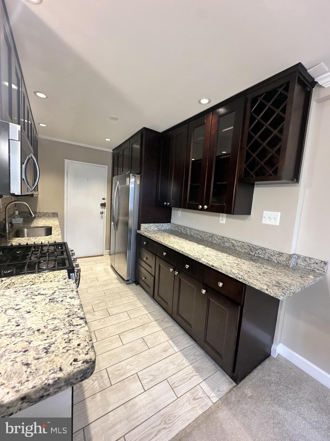 RIVER TOWERS - Residential