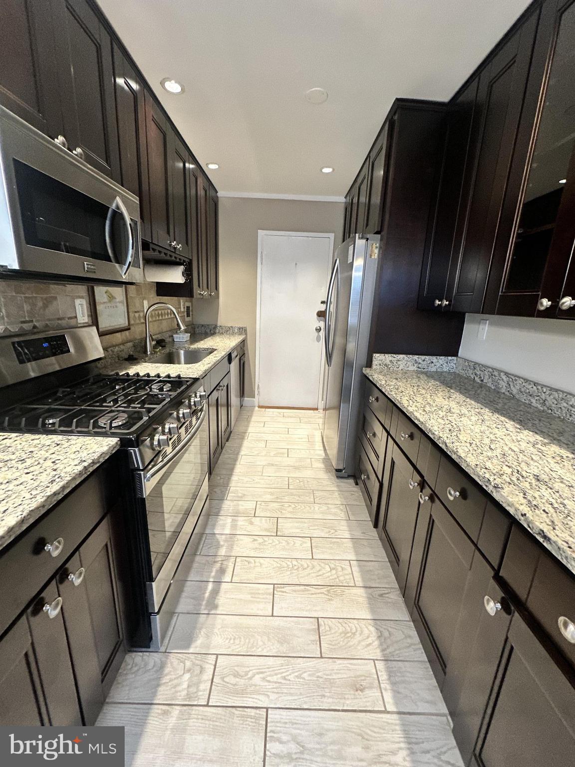 RIVER TOWERS - Residential