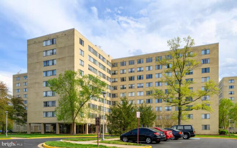 RIVER TOWERS - Residential