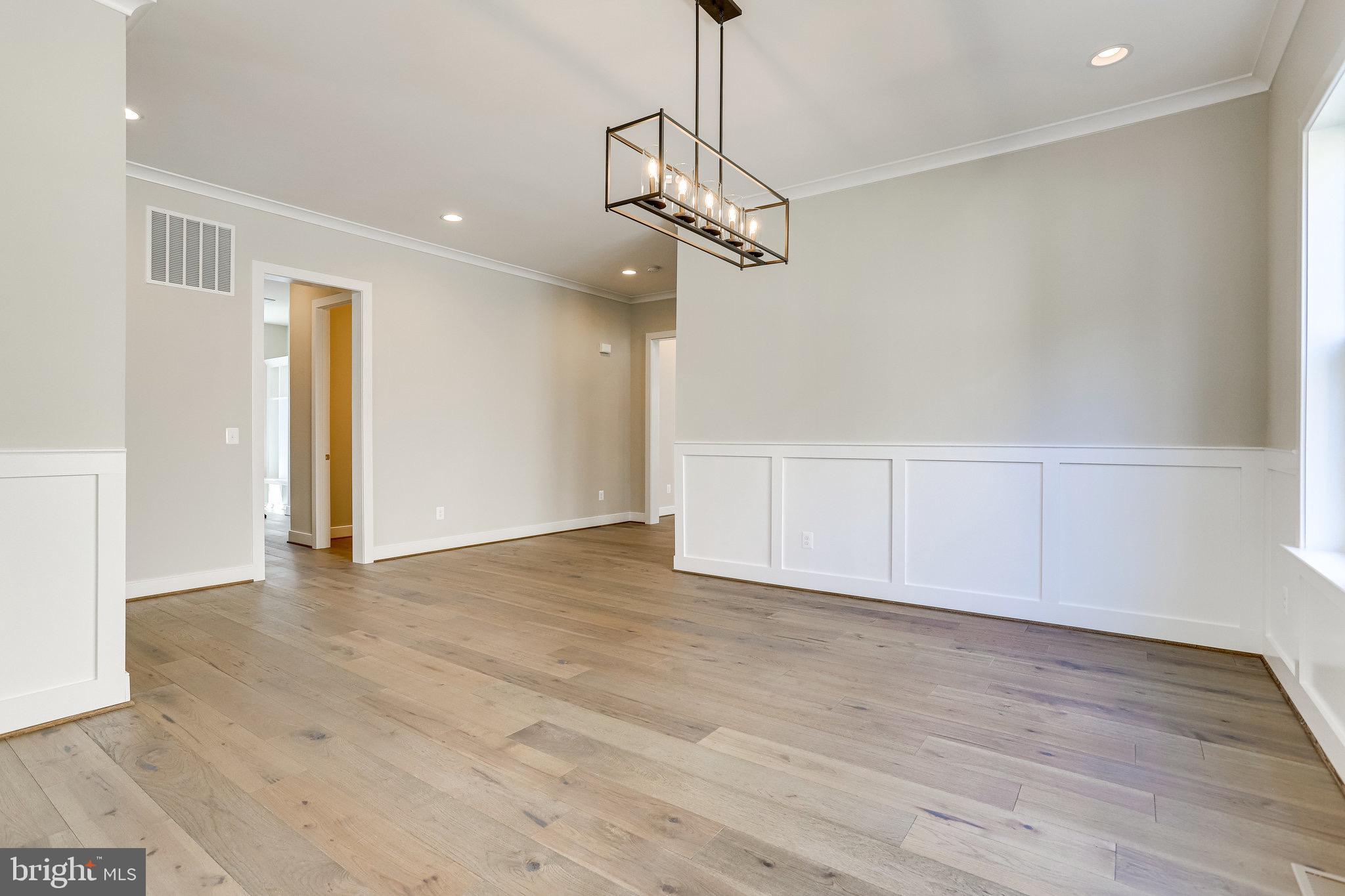 VIENNA WOODS - Residential