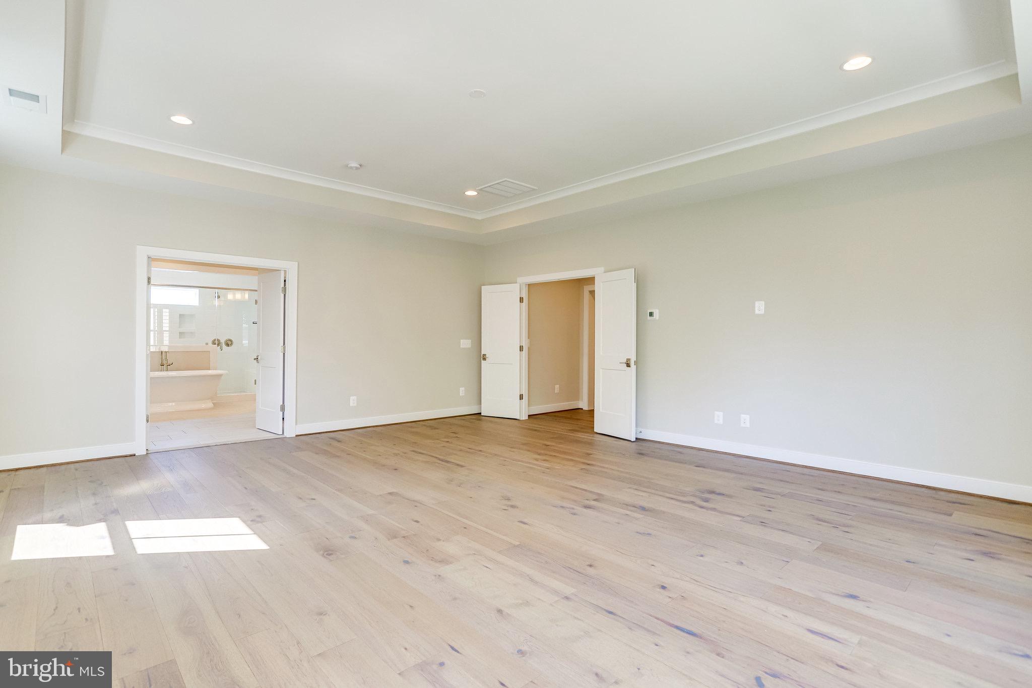 VIENNA WOODS - Residential