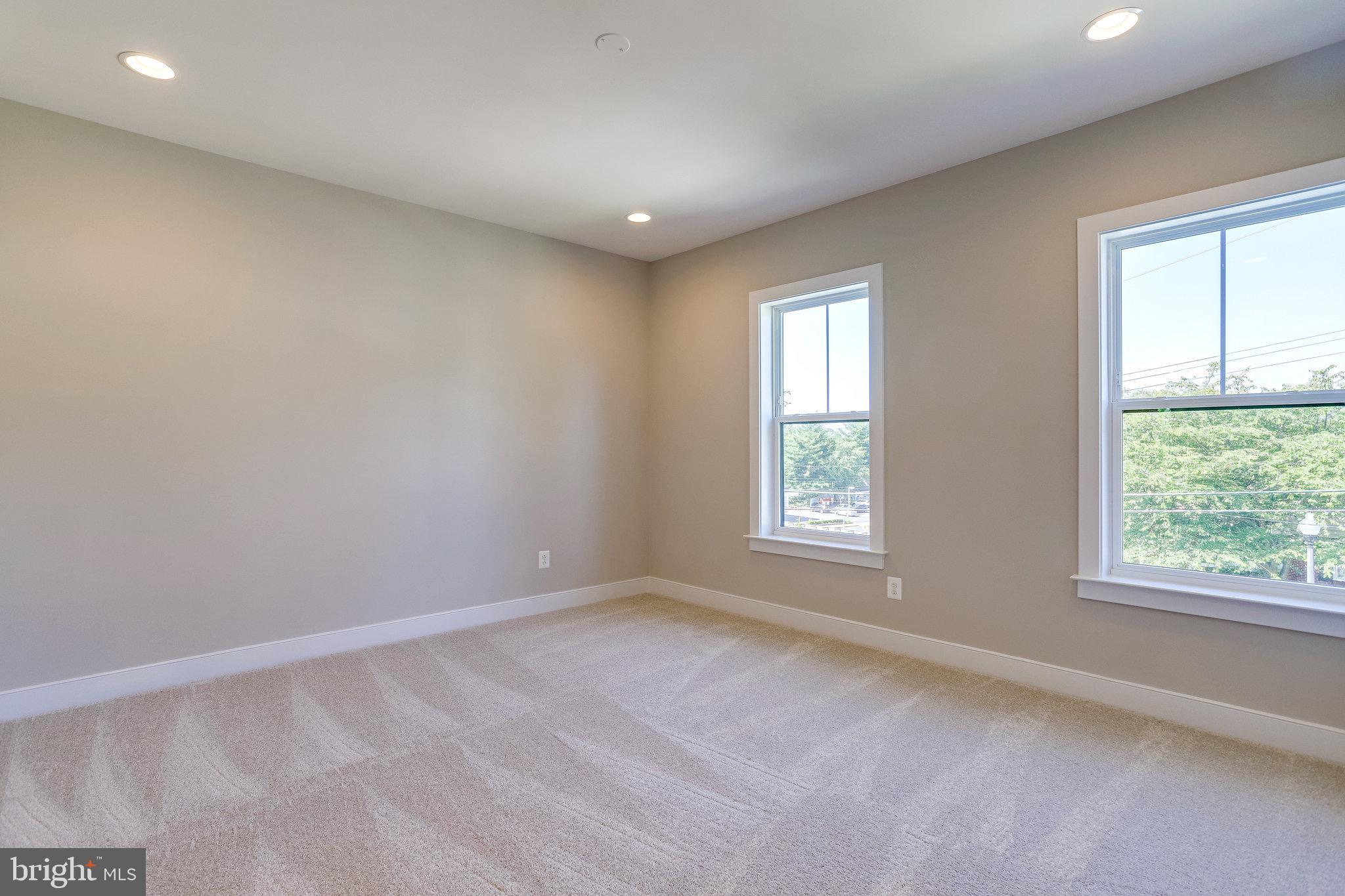 VIENNA WOODS - Residential