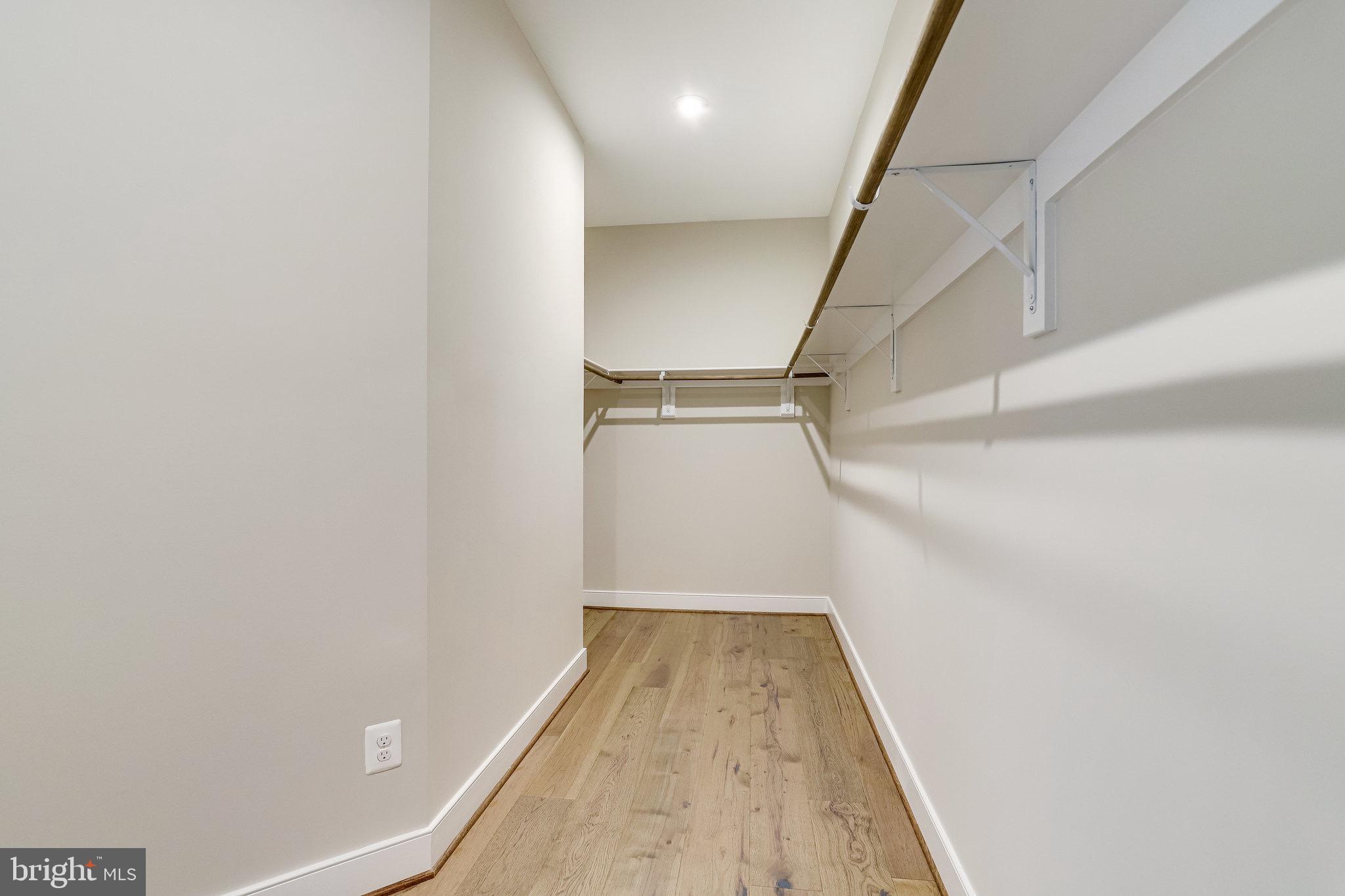 VIENNA WOODS - Residential