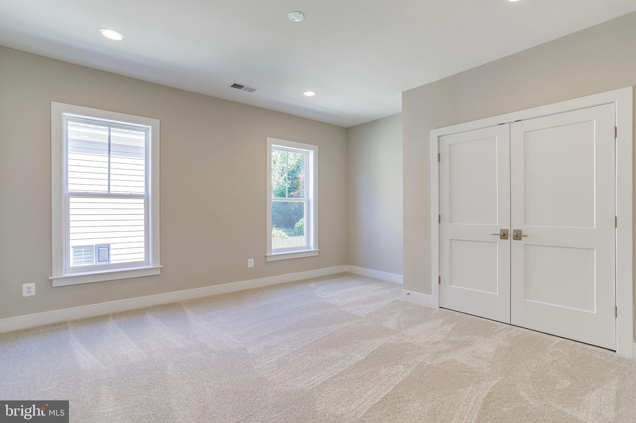 VIENNA WOODS - Residential