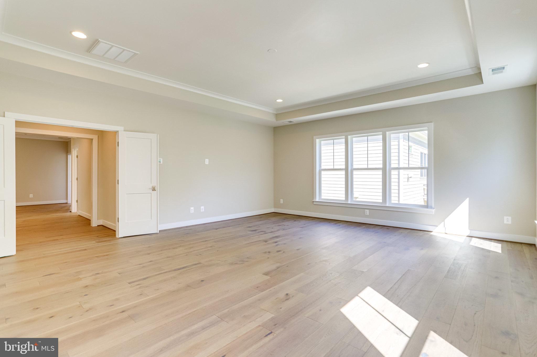 VIENNA WOODS - Residential