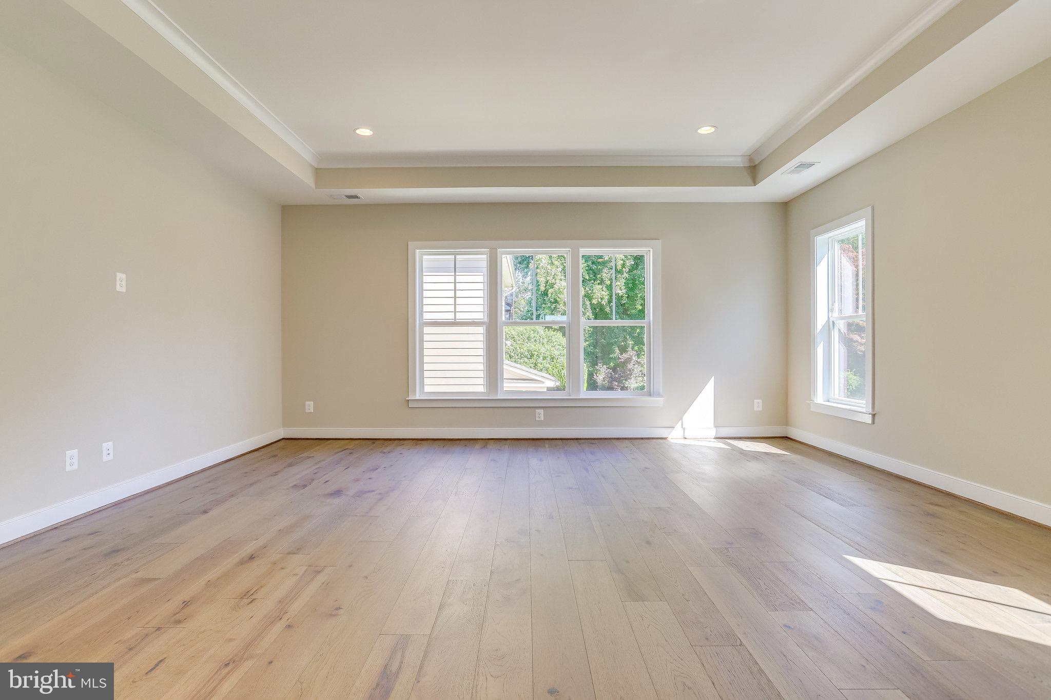 VIENNA WOODS - Residential