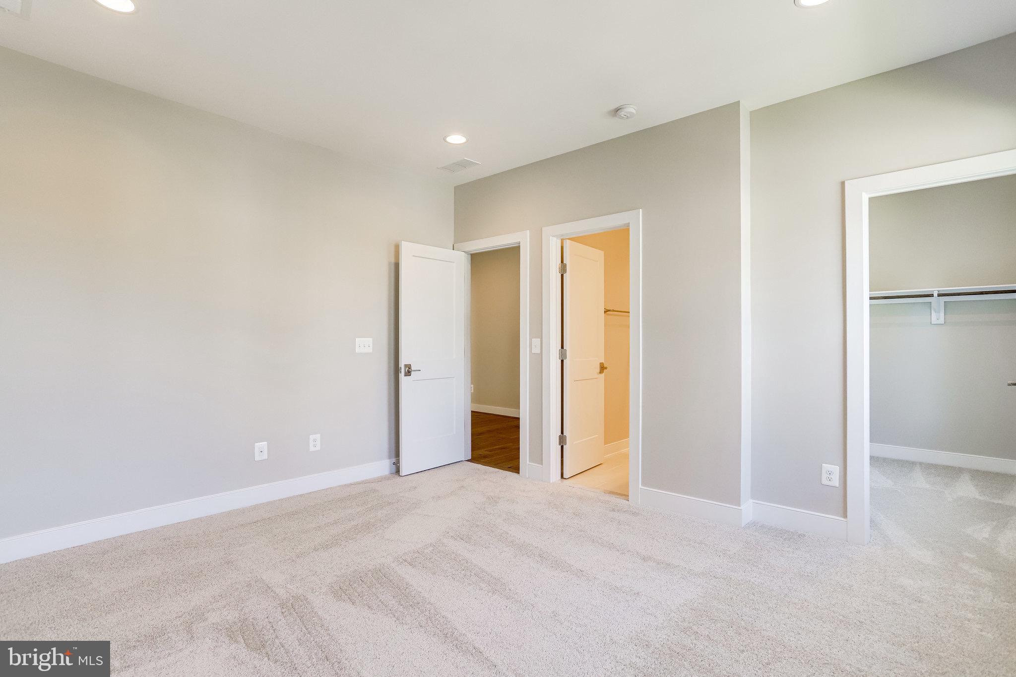 VIENNA WOODS - Residential