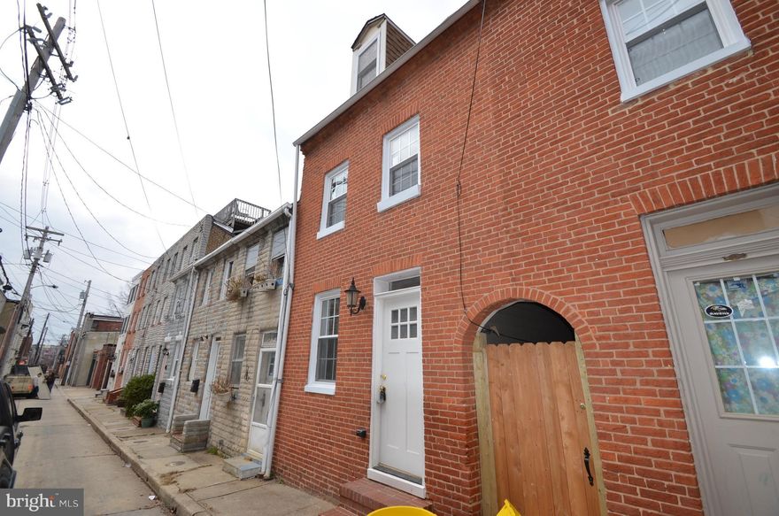 Totally renovated ADORABLE Fell's Point 3BR available now. Hardwd floors thruout, Kitchen w/ new stainless applcs, 2 decks, tons of built-ins for storage, exposed brick, shared outdoor space & 2 full baths! High efficiency washer/dryer in home. Great location close to restaurants, shopping, nightlife and the waterfront! Pets- case by case with $250 non-refundable pet fee; $85 applctn/move-in fee.