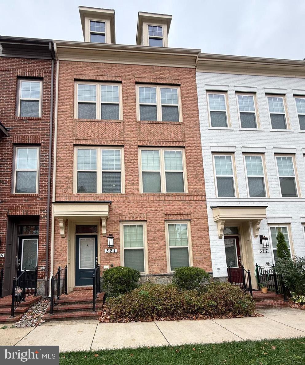 CROWN FARM - Residential Lease