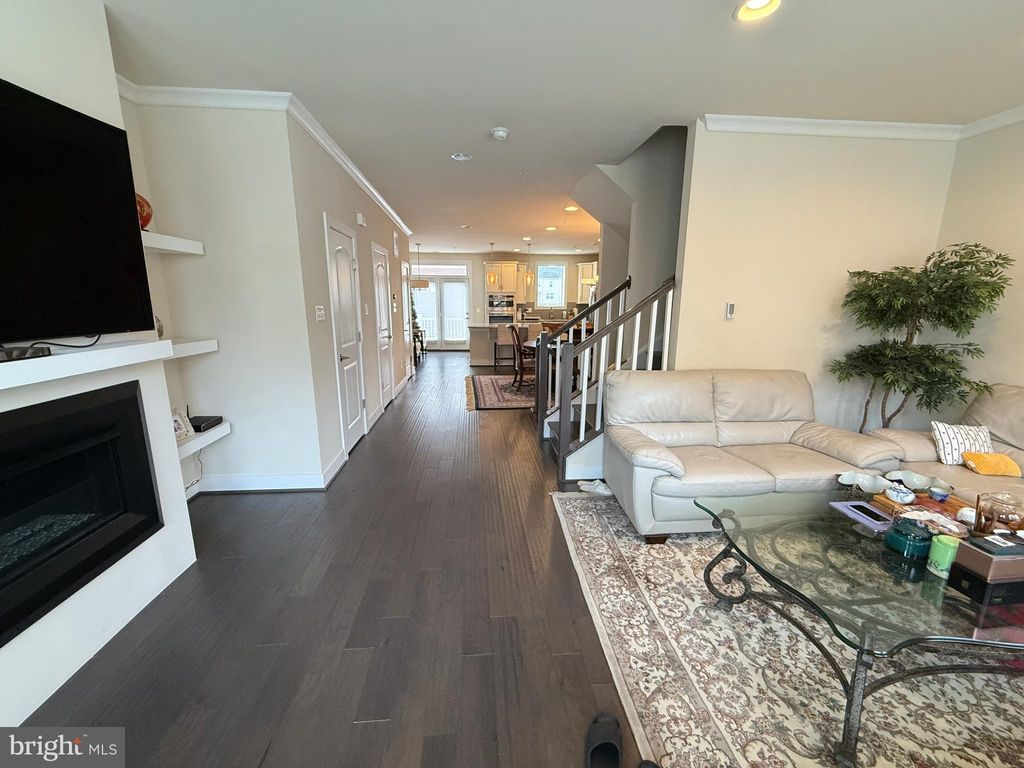 Photo of 321 Hendrix Avenue, GAITHERSBURG, MD 20878 (MLS # MDMC2206462)