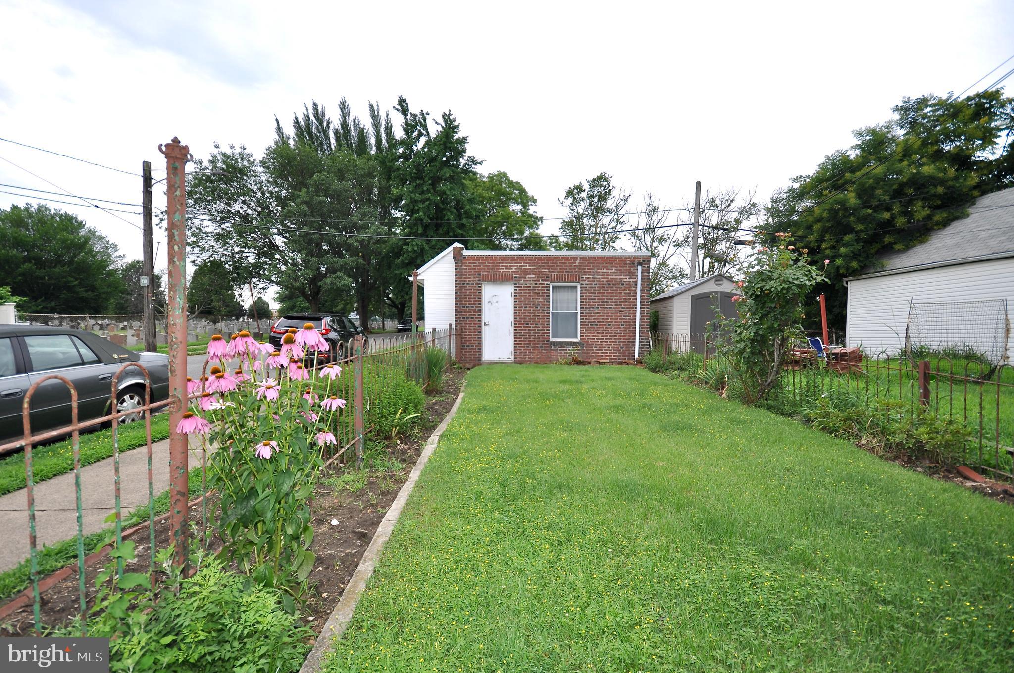 BRIDESBURG - Residential