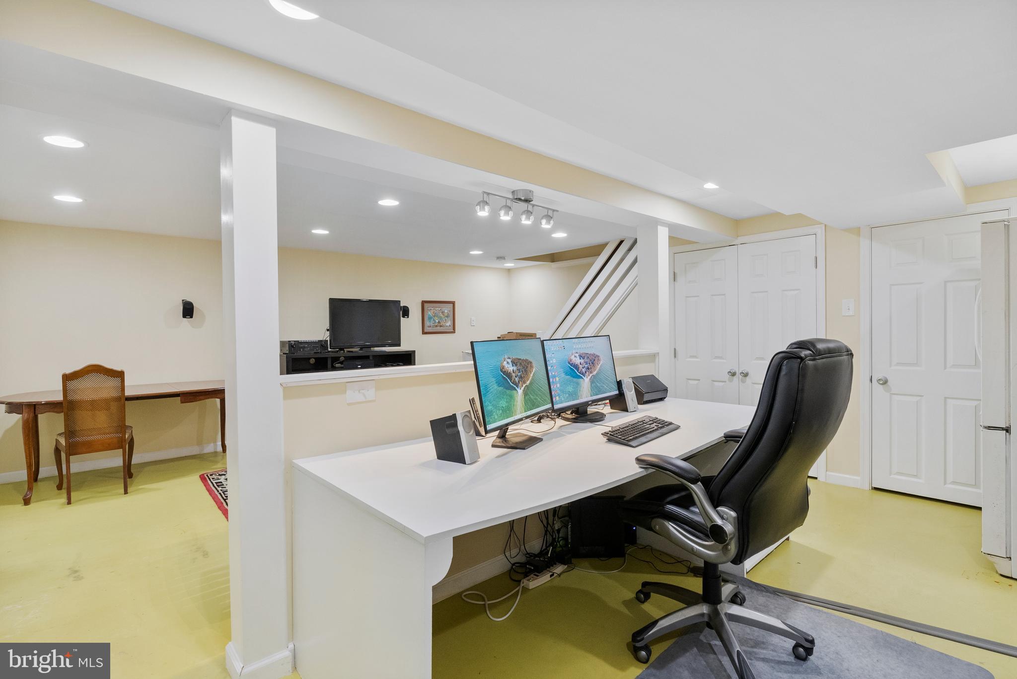 CARIBOU VILLAGE - Residential