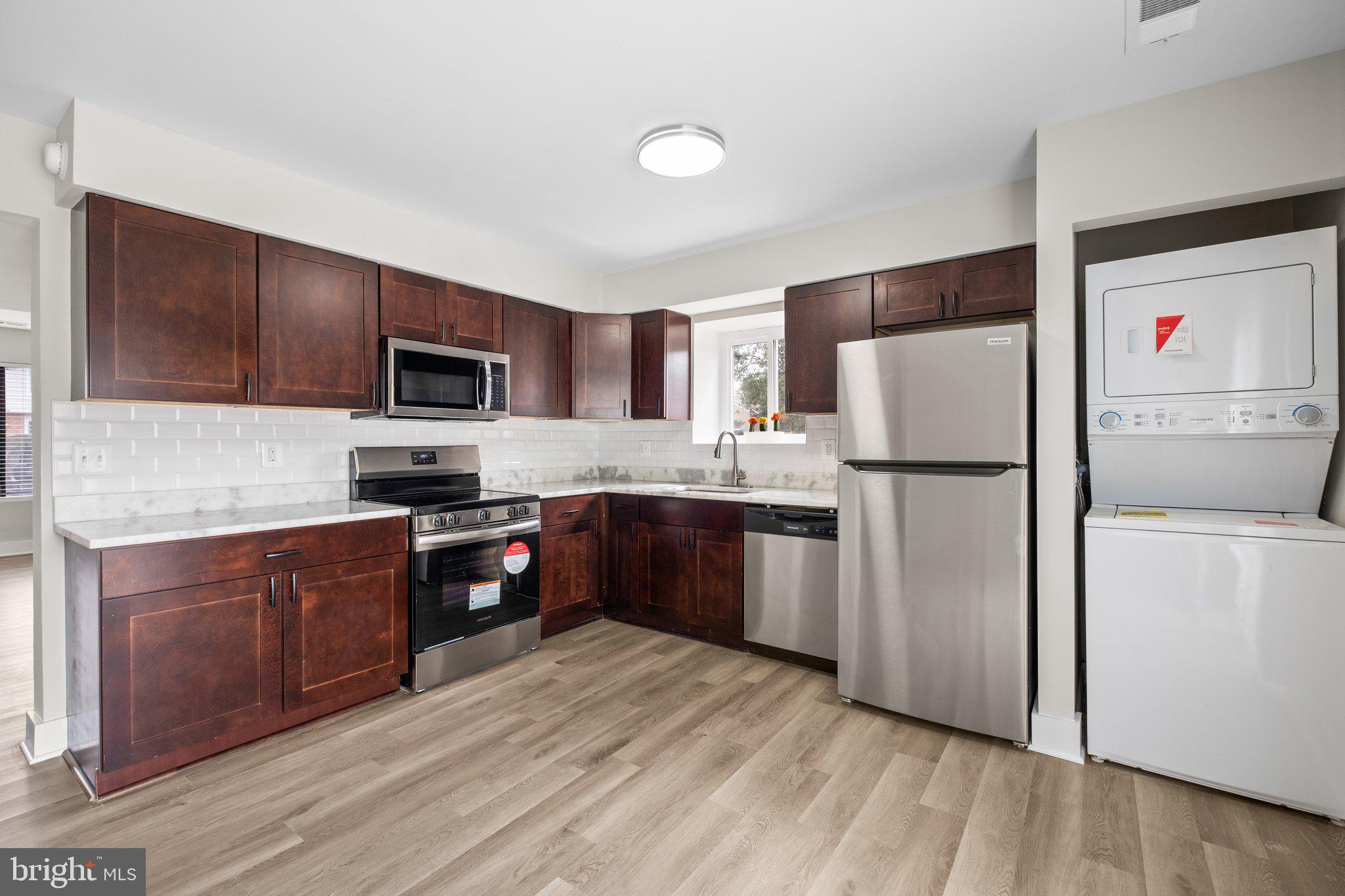 REFLECTION LAKE - Residential