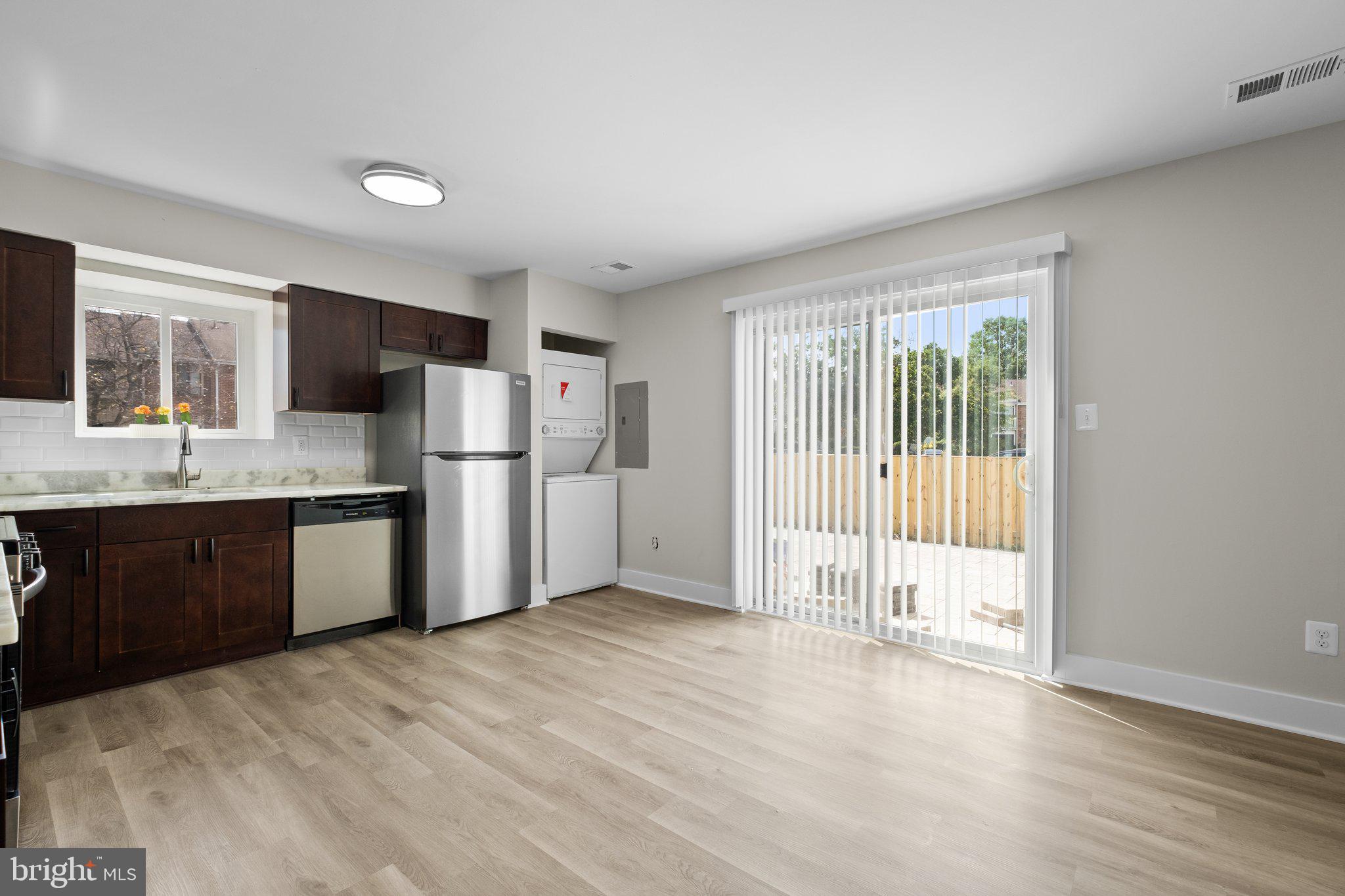 REFLECTION LAKE - Residential