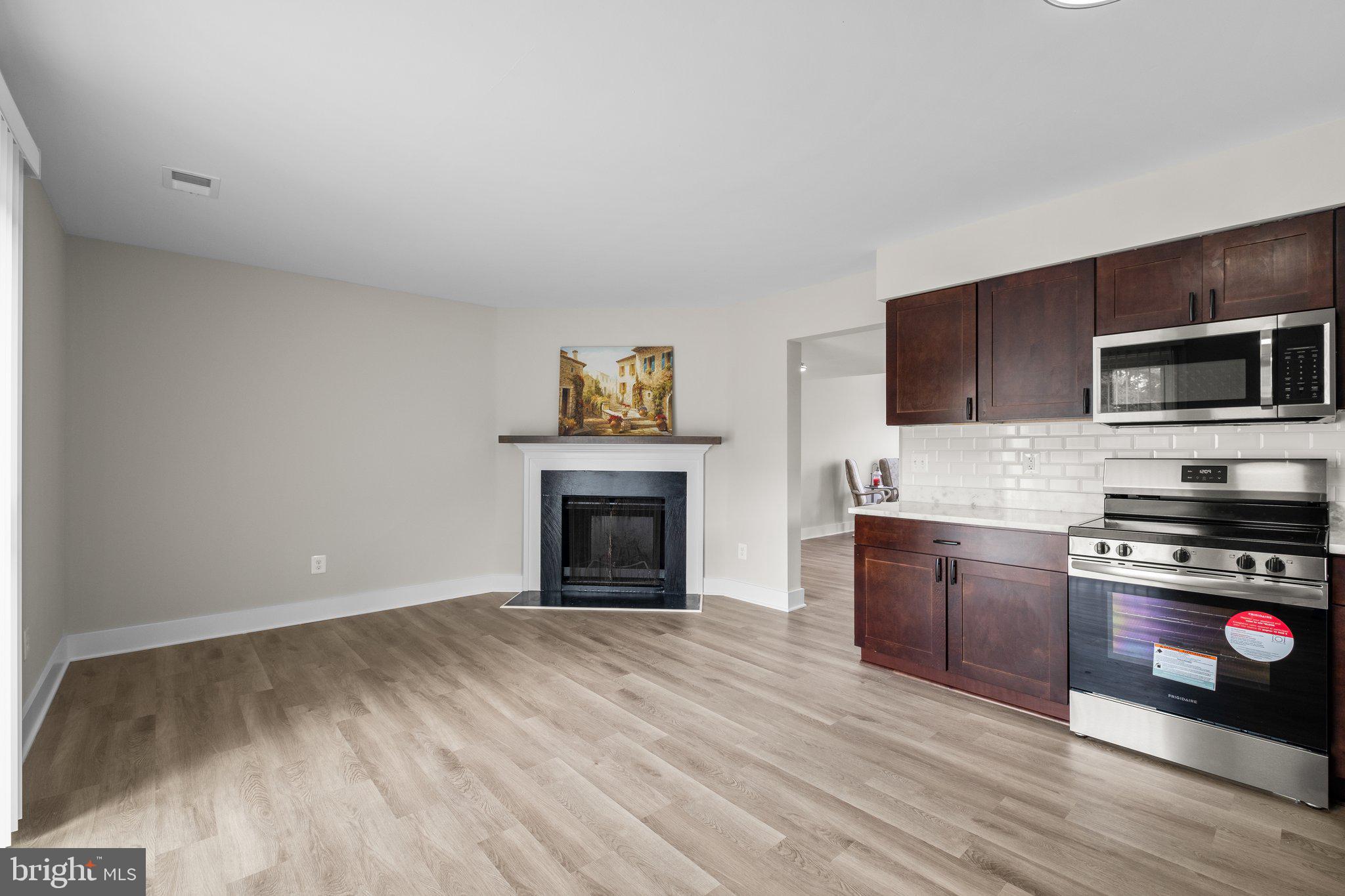 REFLECTION LAKE - Residential