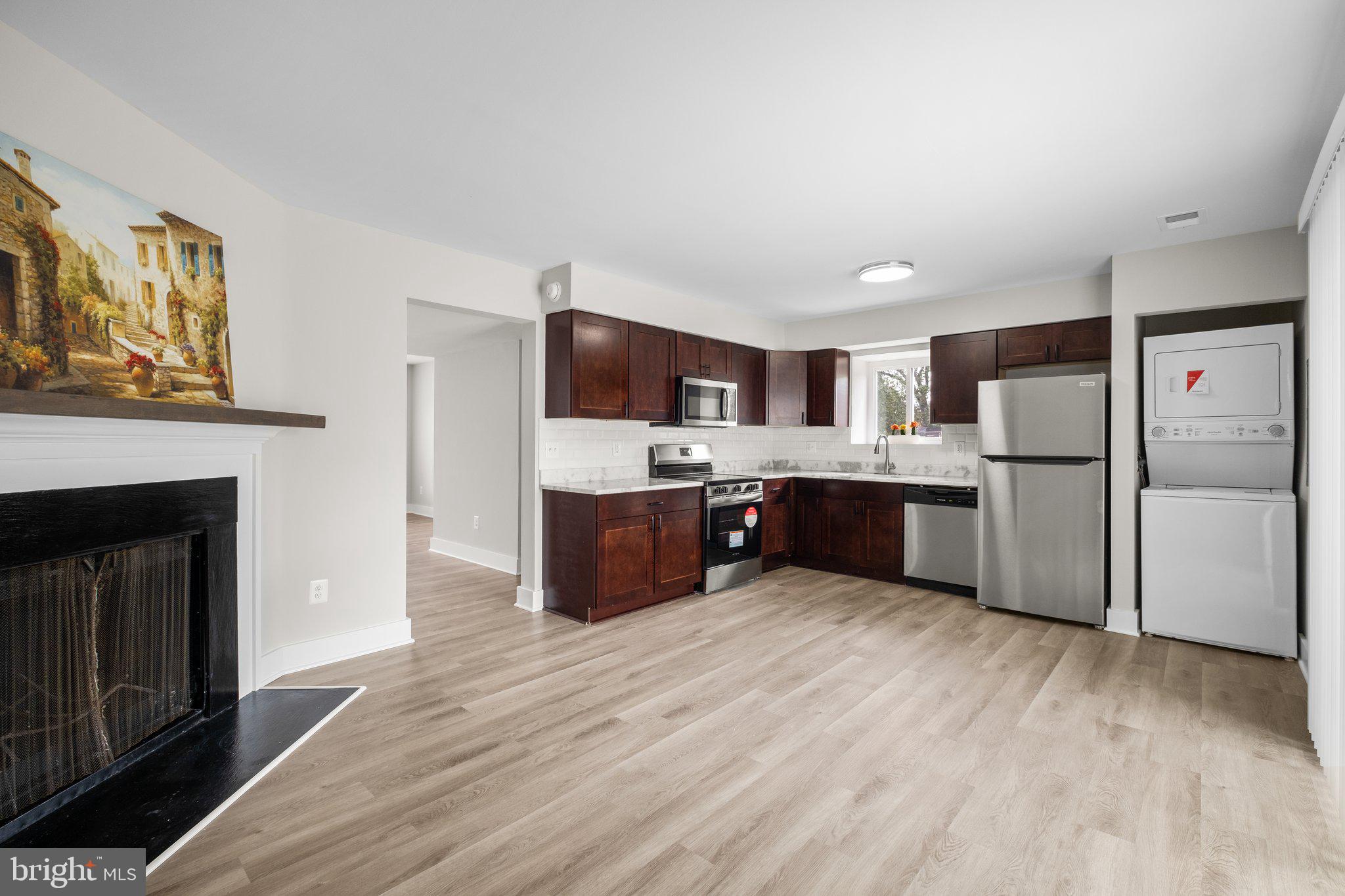 REFLECTION LAKE - Residential