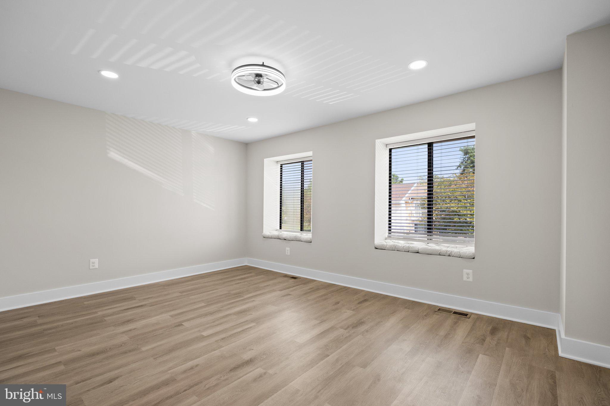 REFLECTION LAKE - Residential