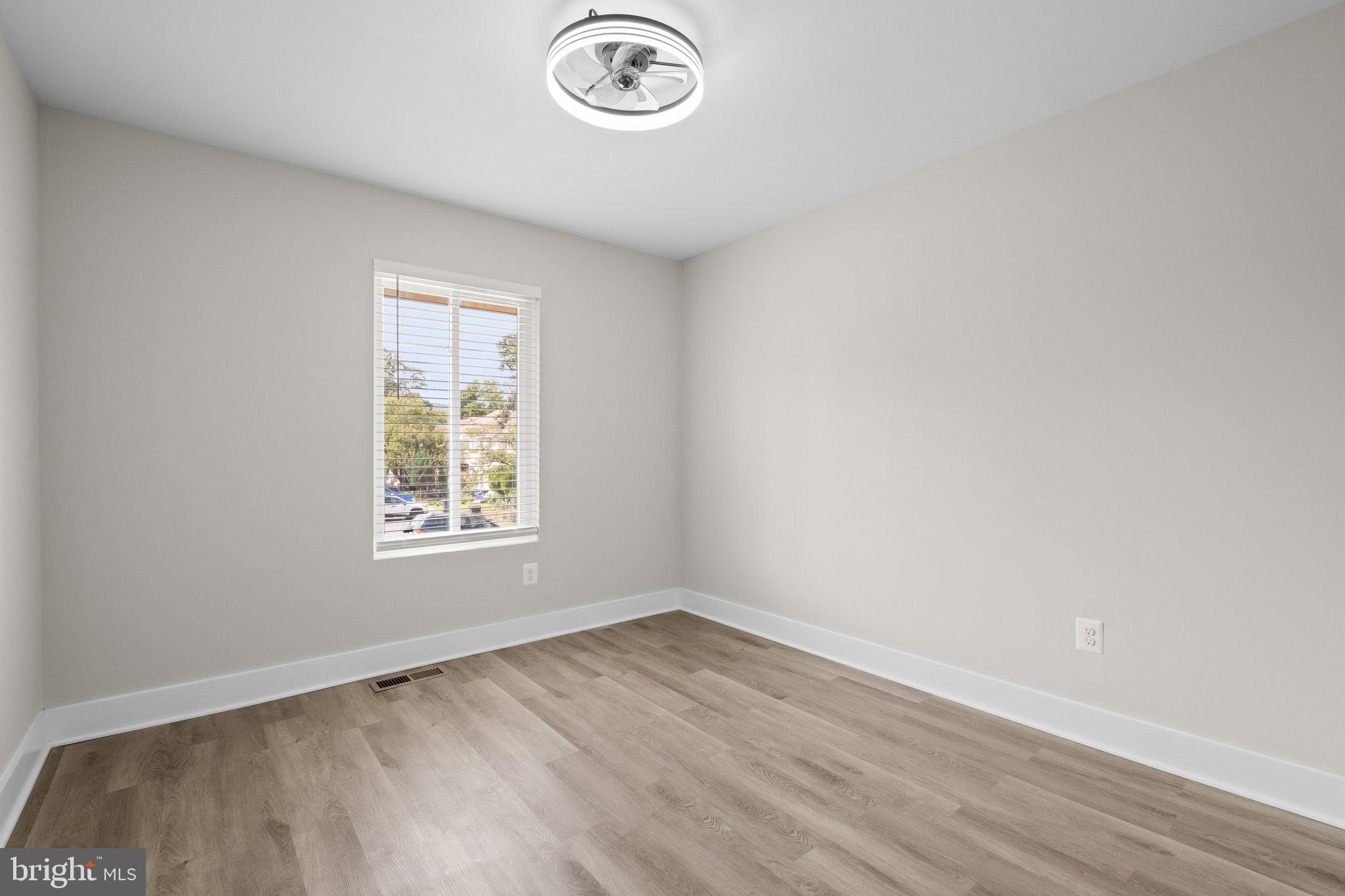 REFLECTION LAKE - Residential