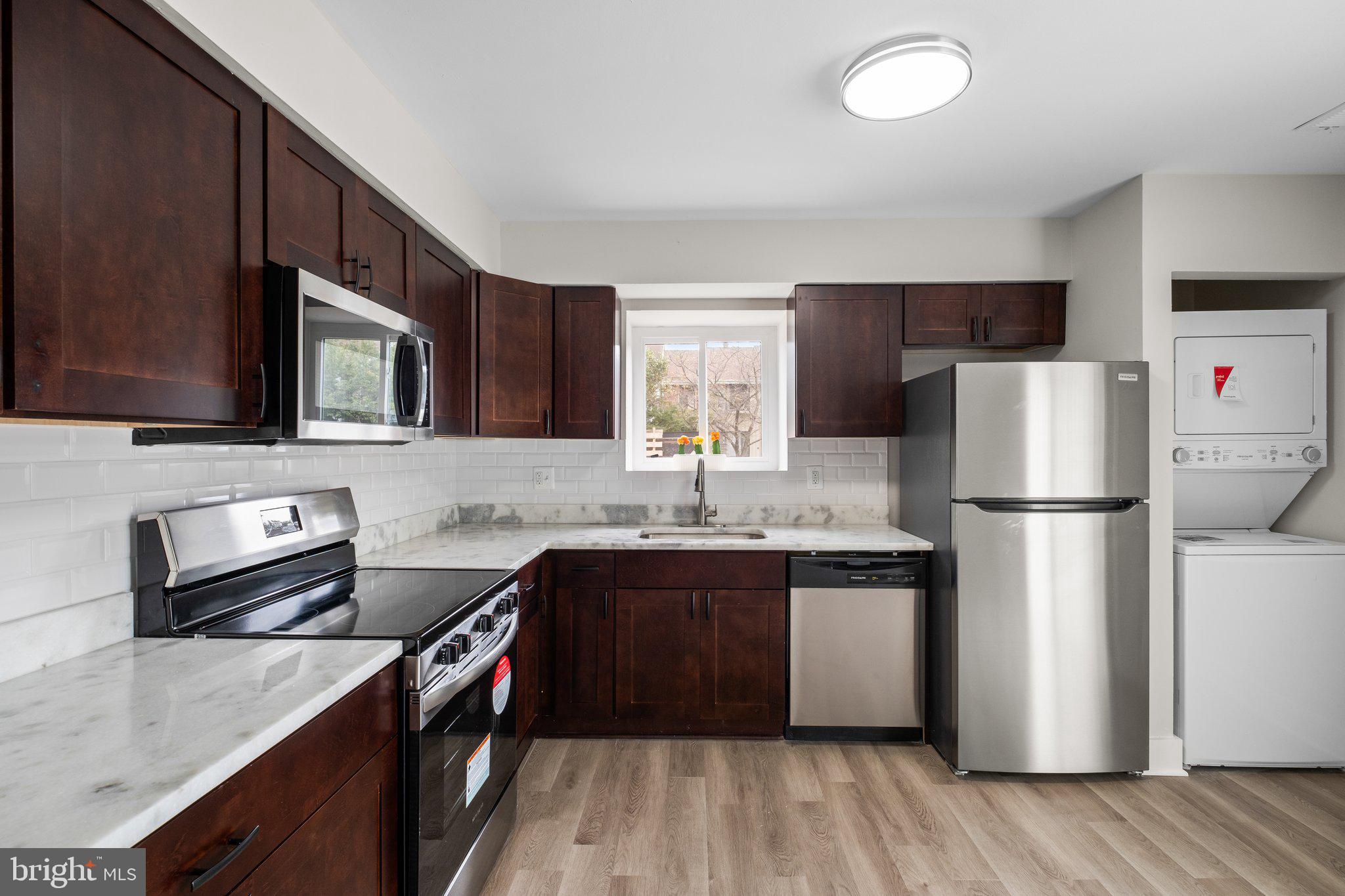 REFLECTION LAKE - Residential