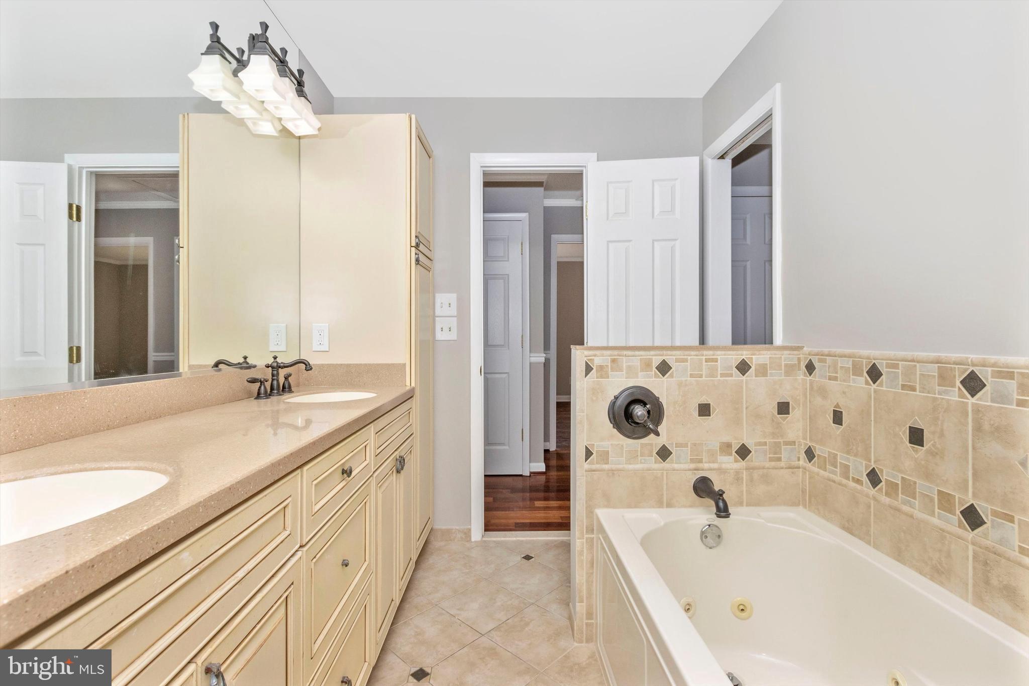 MICHAELTON MANOR - Residential