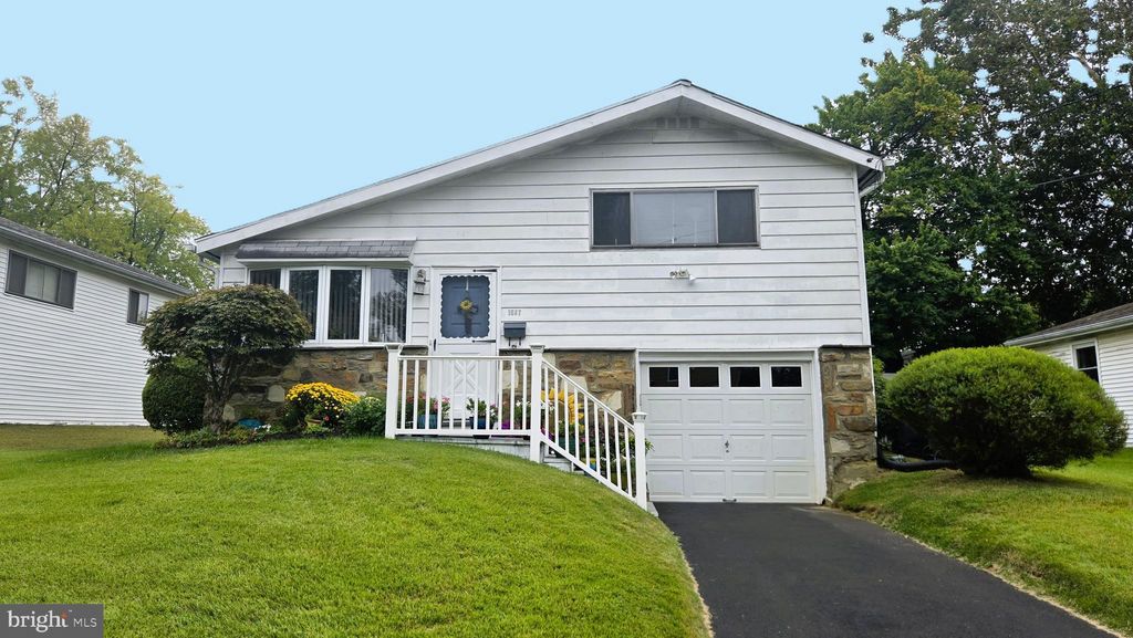 Photo of 1567 Lindbergh Avenue, ABINGTON, PA 19001 (MLS # PAMC2155234)
