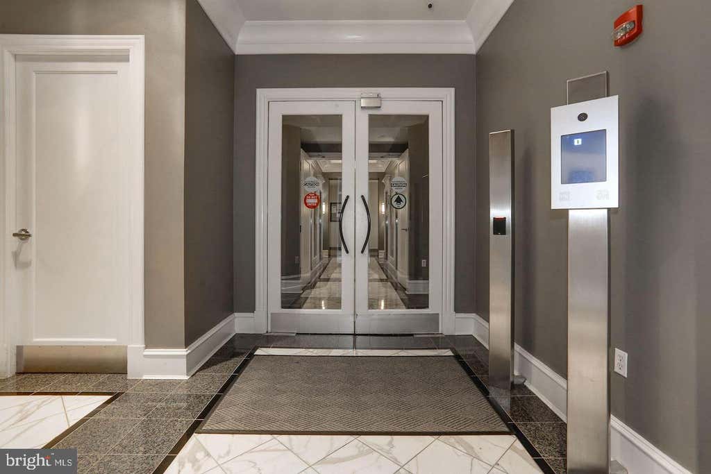 Photo of 851 N Glebe Road #1516, ARLINGTON, VA 22203 (MLS # VAAR2077988)