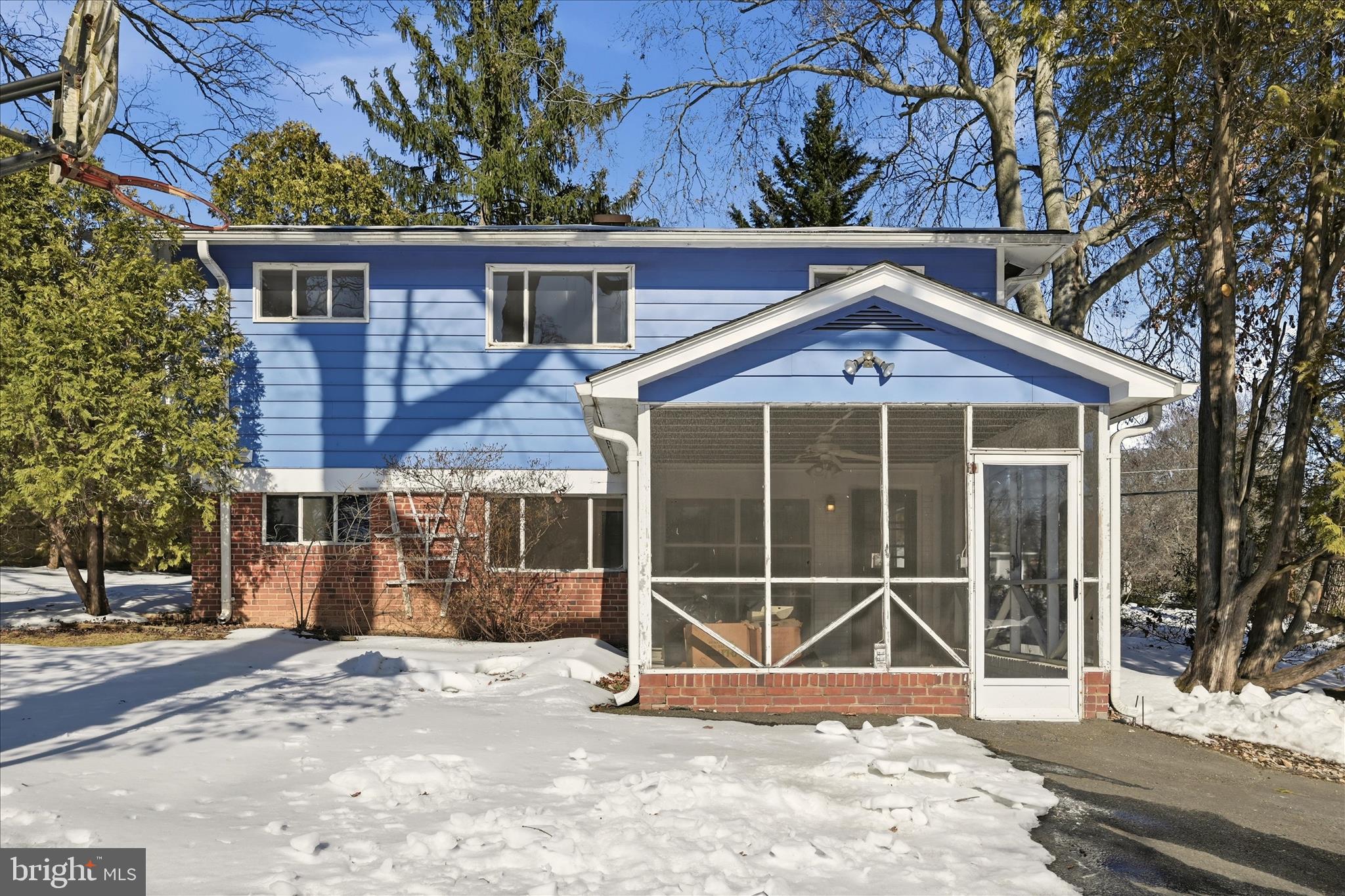 FAIRFAX COUNTRY CLUB ESTATES - Residential