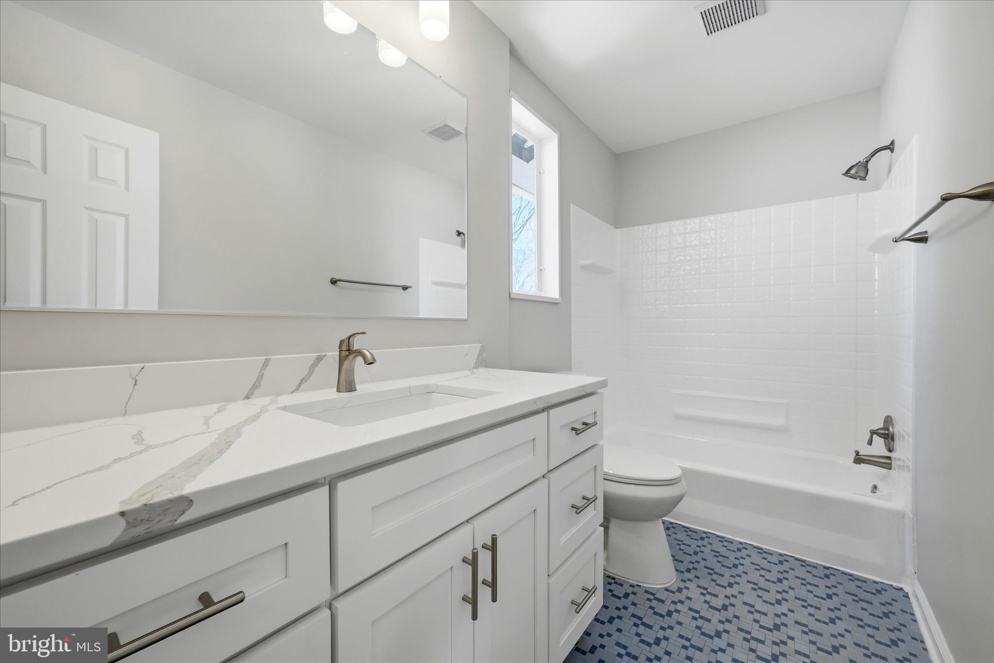 FAIRFAX COUNTRY CLUB ESTATES - Residential