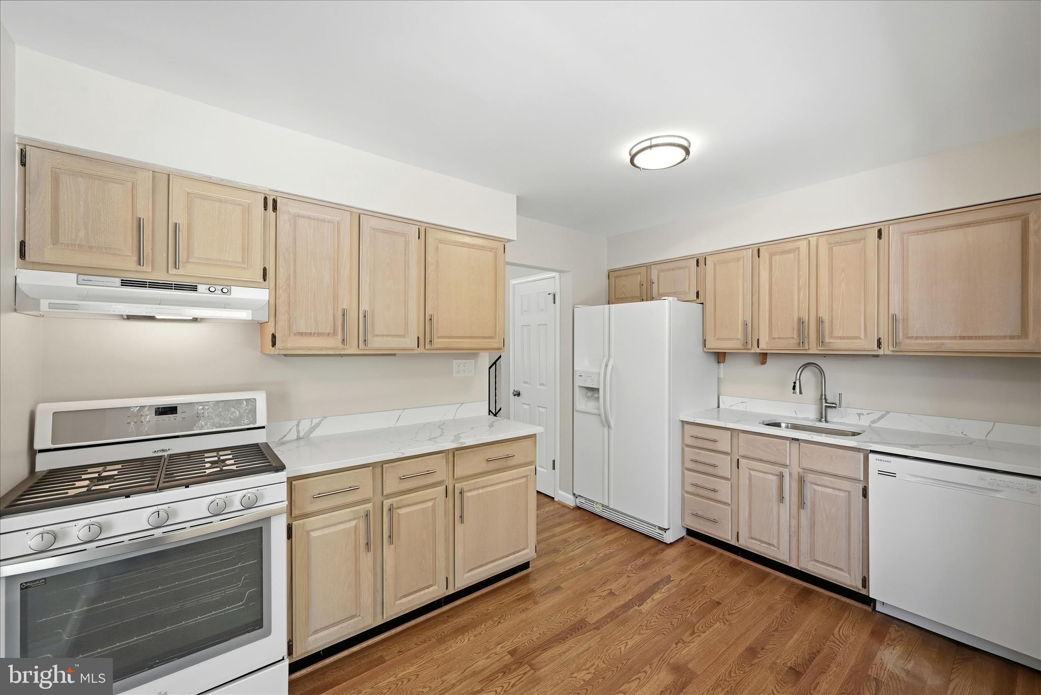 FAIRFAX COUNTRY CLUB ESTATES - Residential