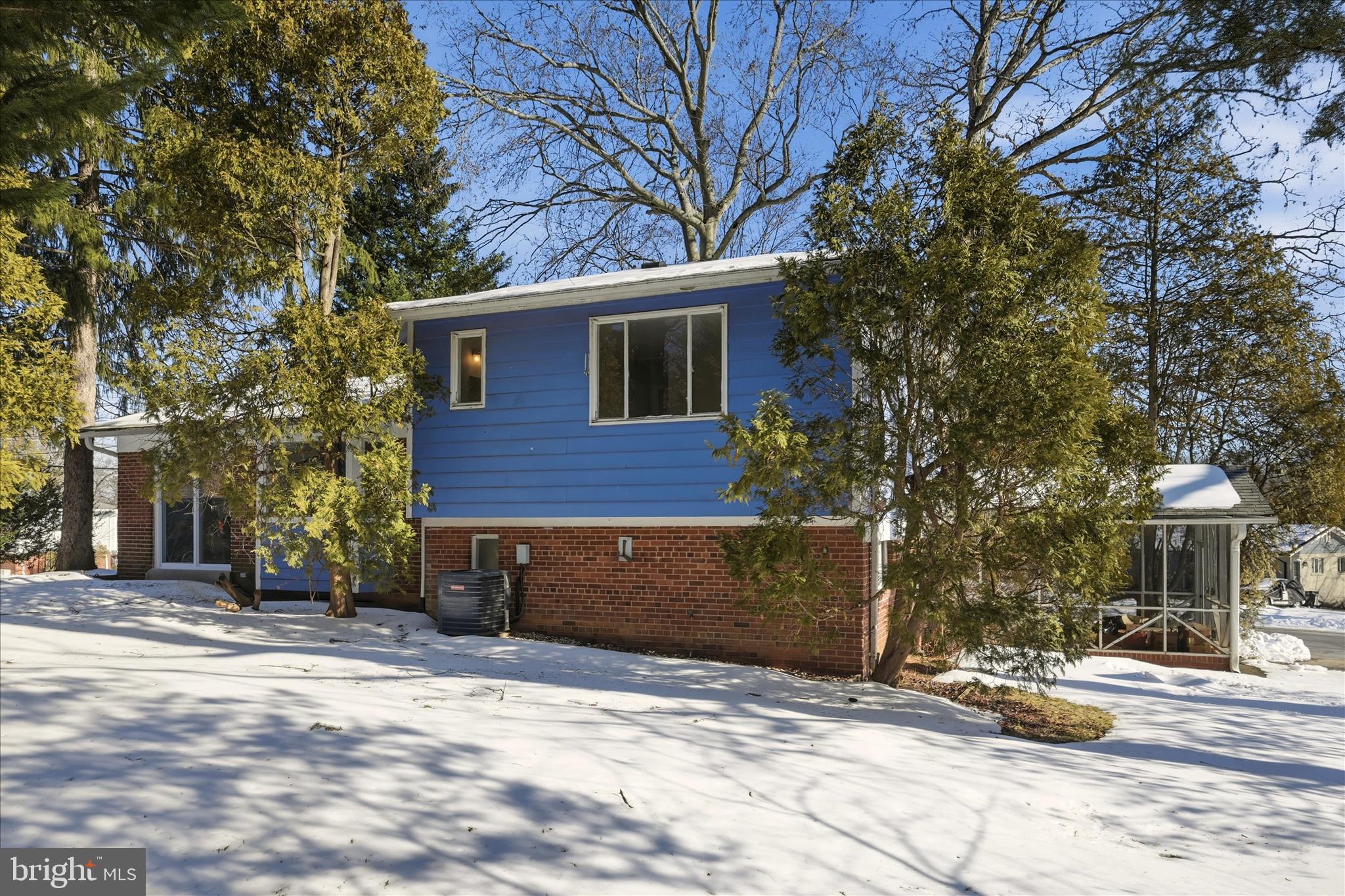 FAIRFAX COUNTRY CLUB ESTATES - Residential