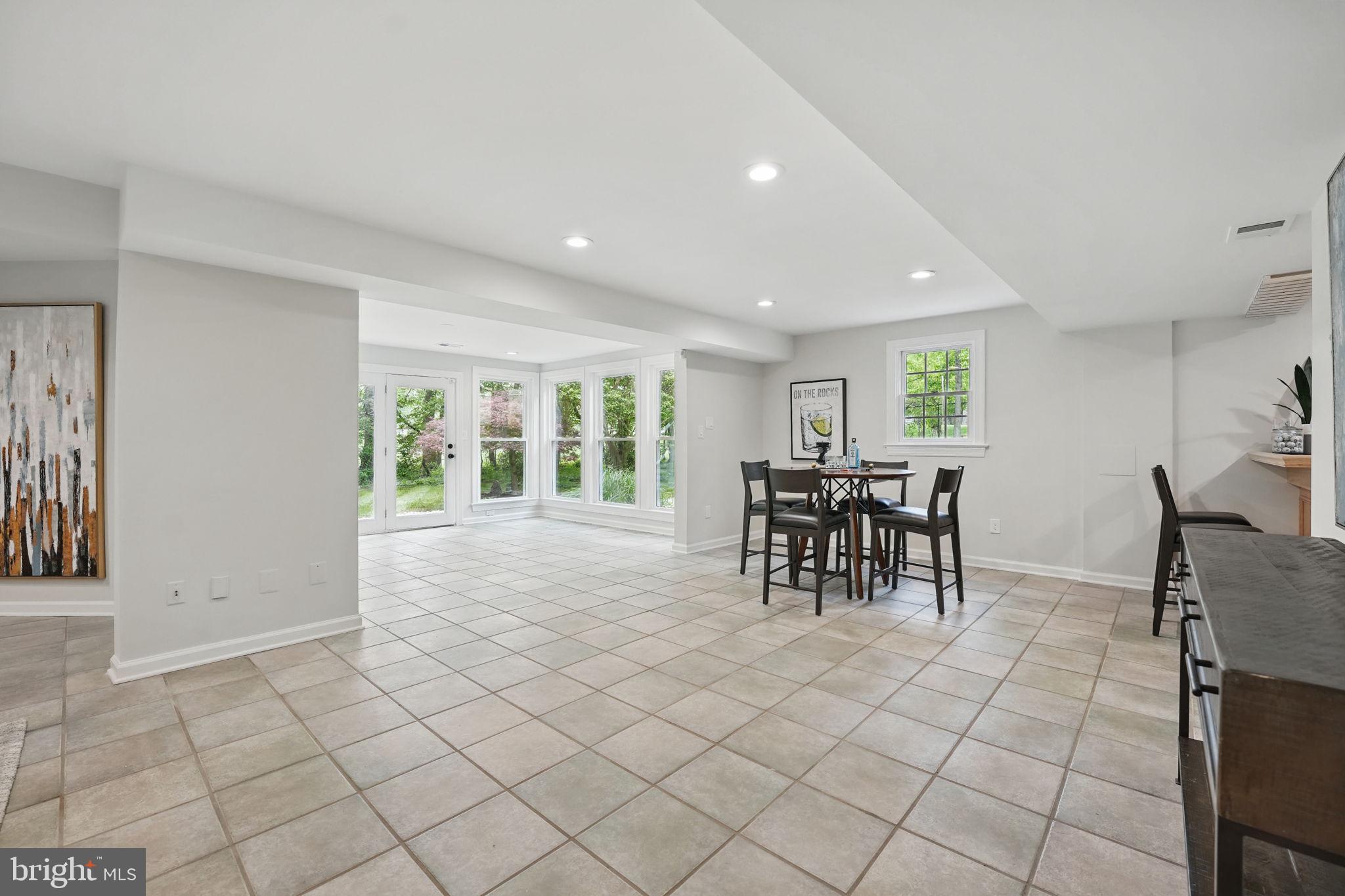 HOLLY CREST - Residential