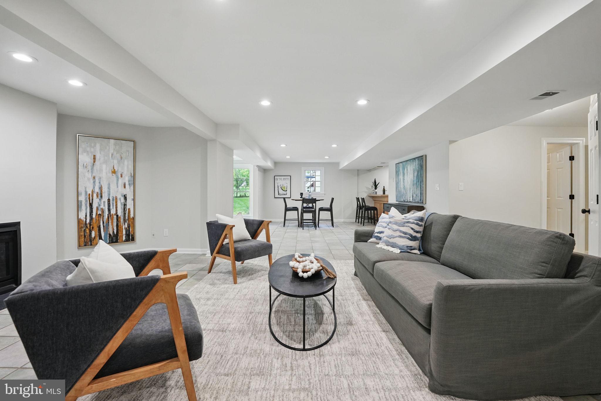 HOLLY CREST - Residential