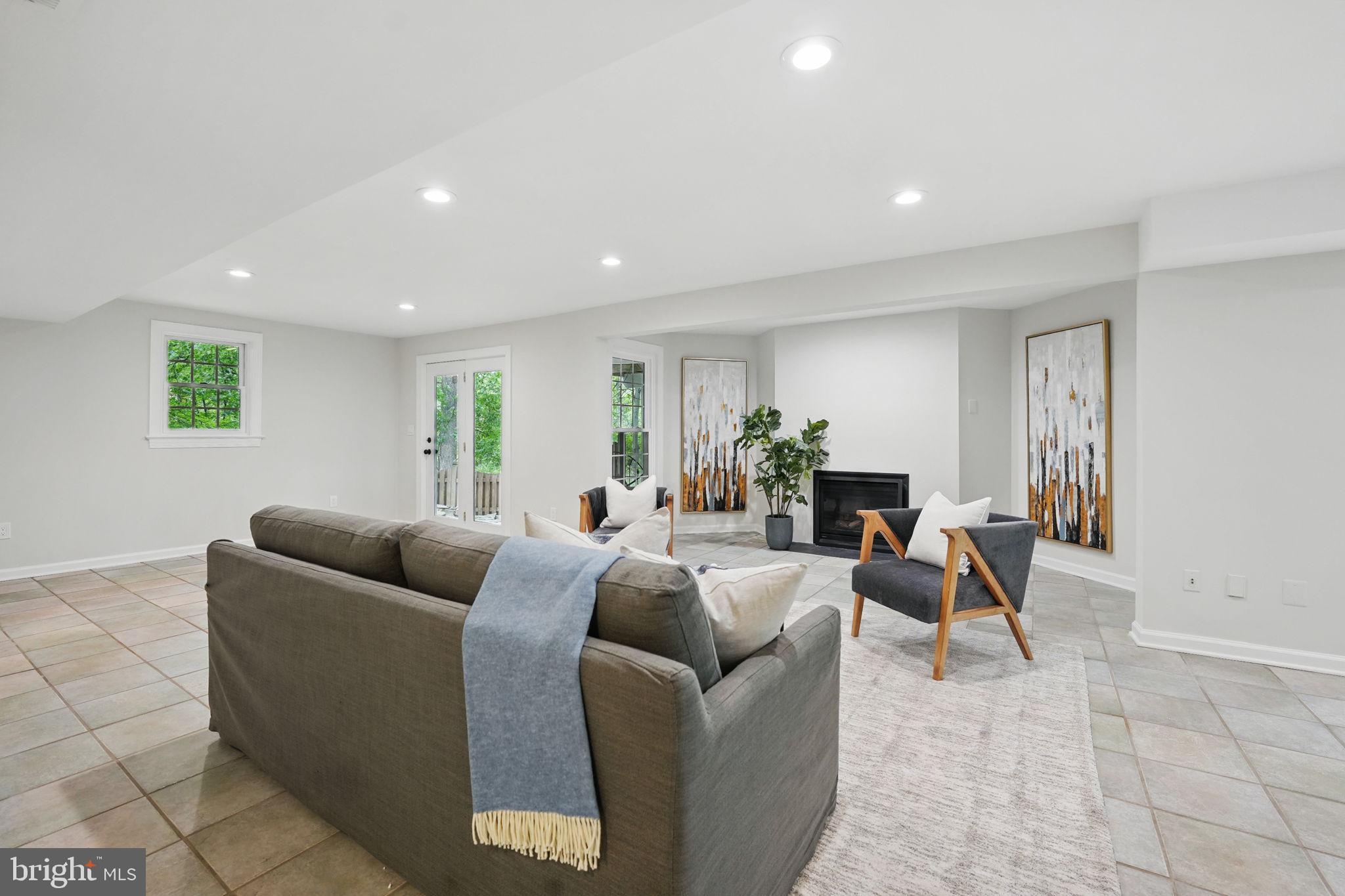 HOLLY CREST - Residential