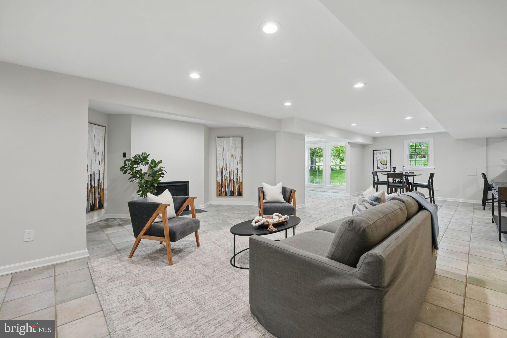 HOLLY CREST - Residential