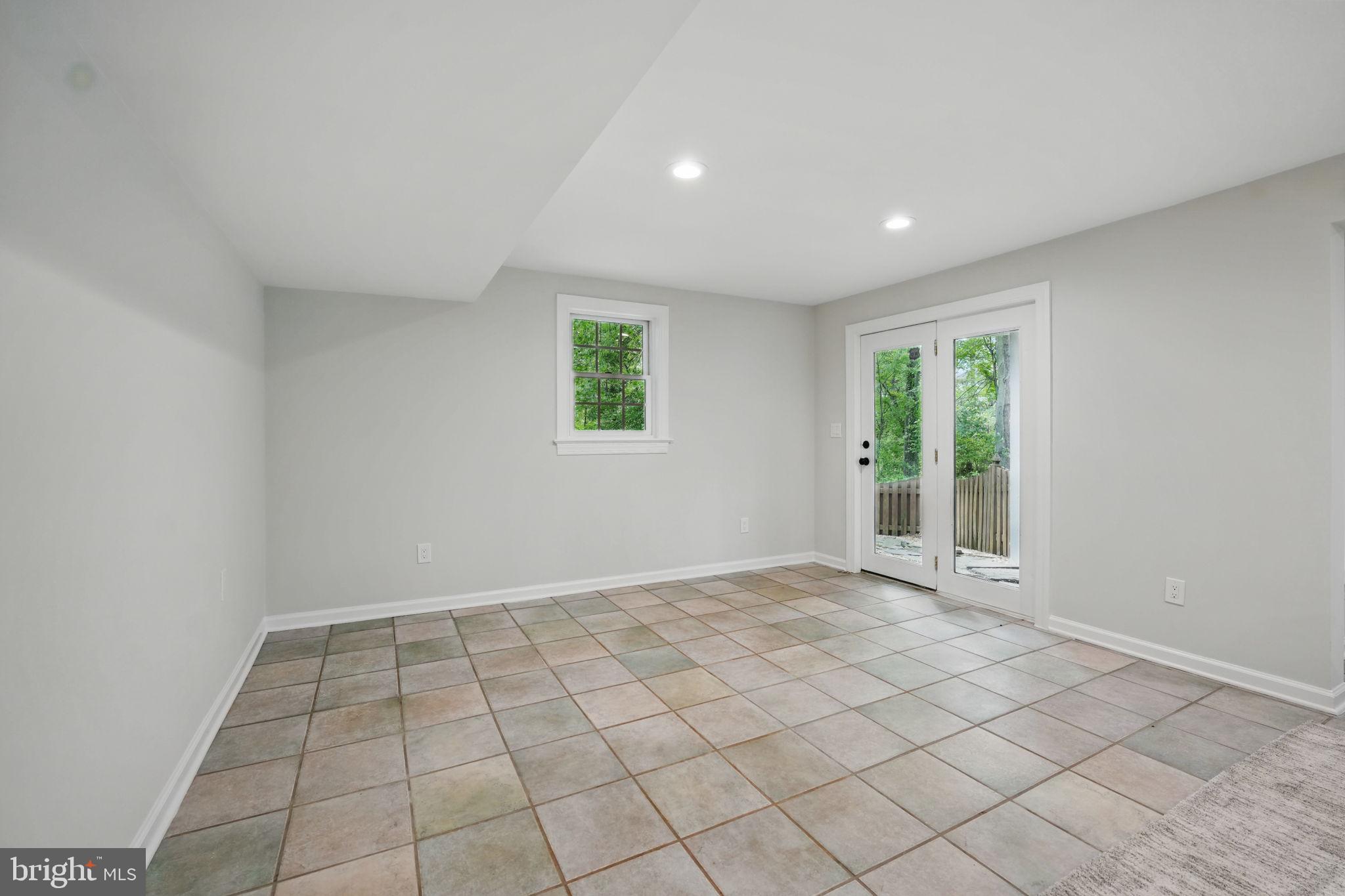 HOLLY CREST - Residential