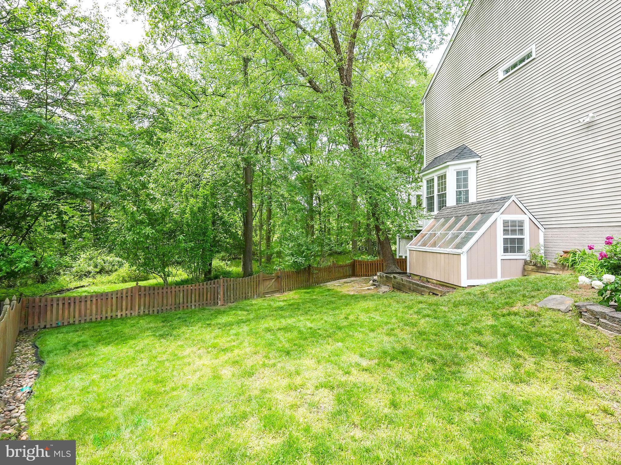 HOLLY CREST - Residential