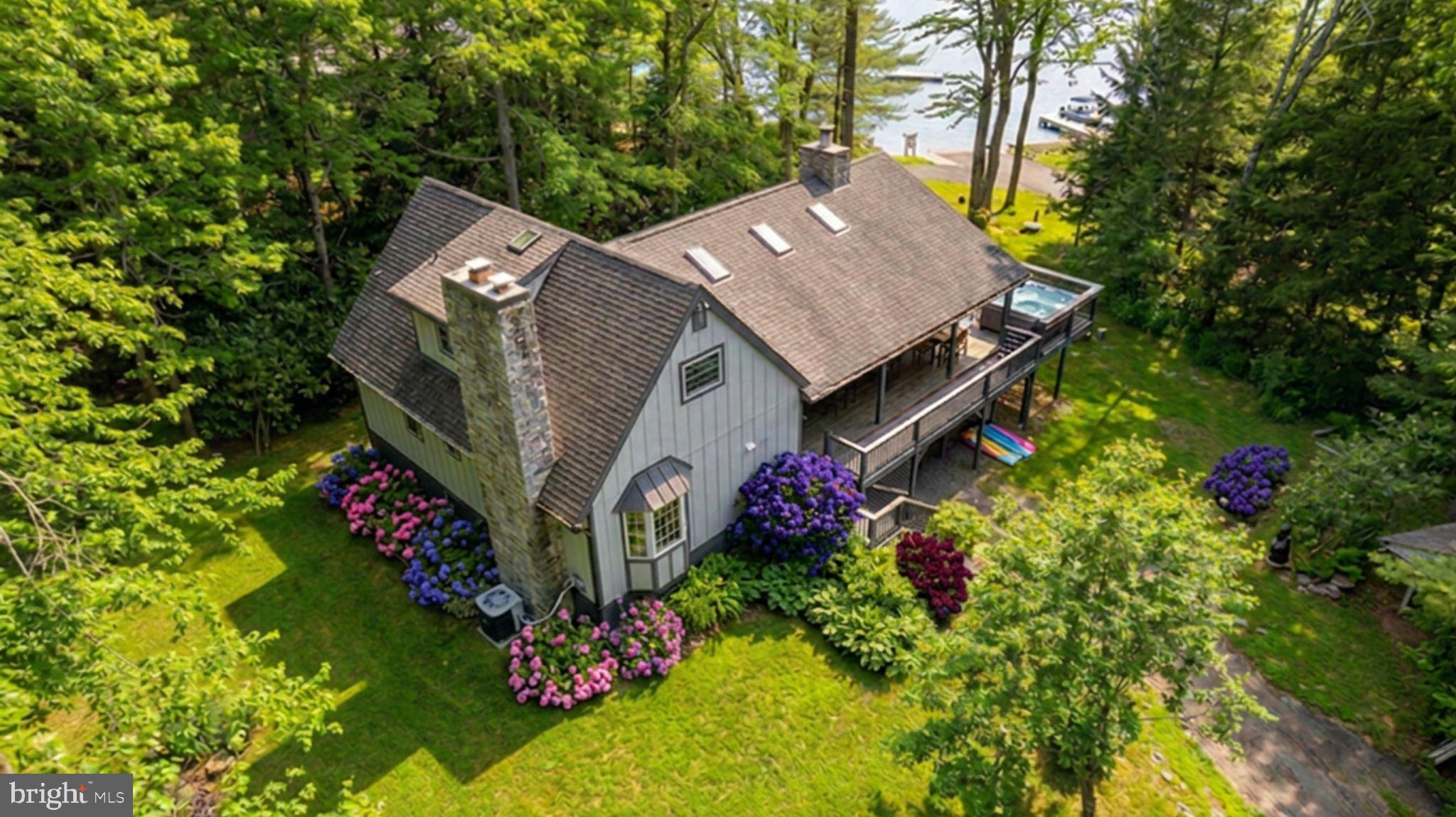 119 N LAKE DRIVE
