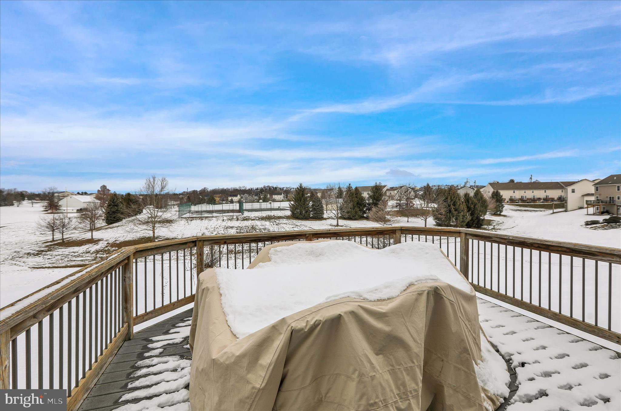 THE LAKES - Residential