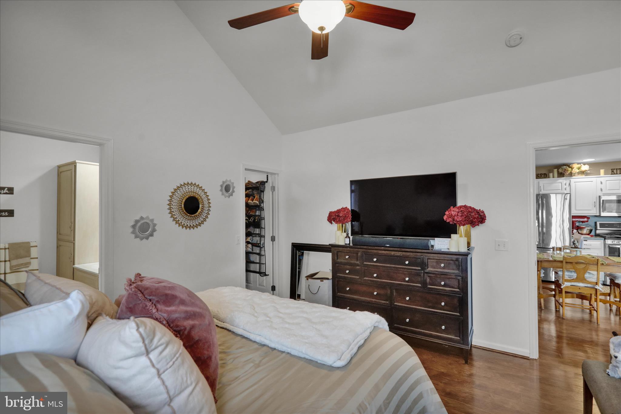 THE LAKES - Residential