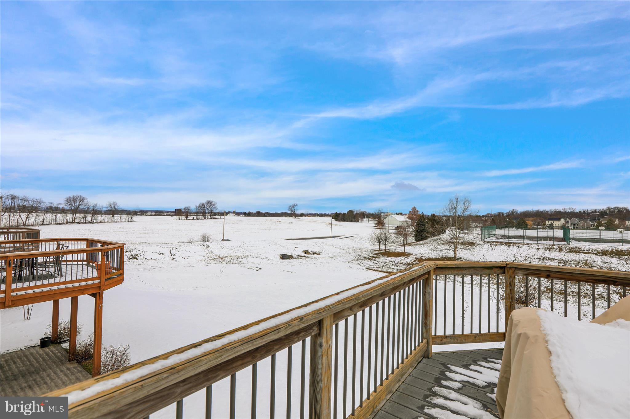 THE LAKES - Residential