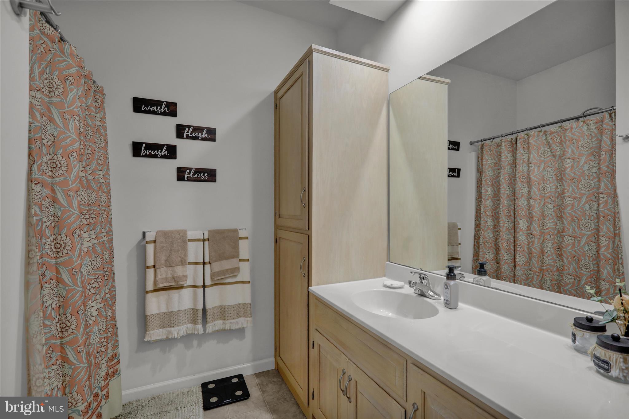 THE LAKES - Residential