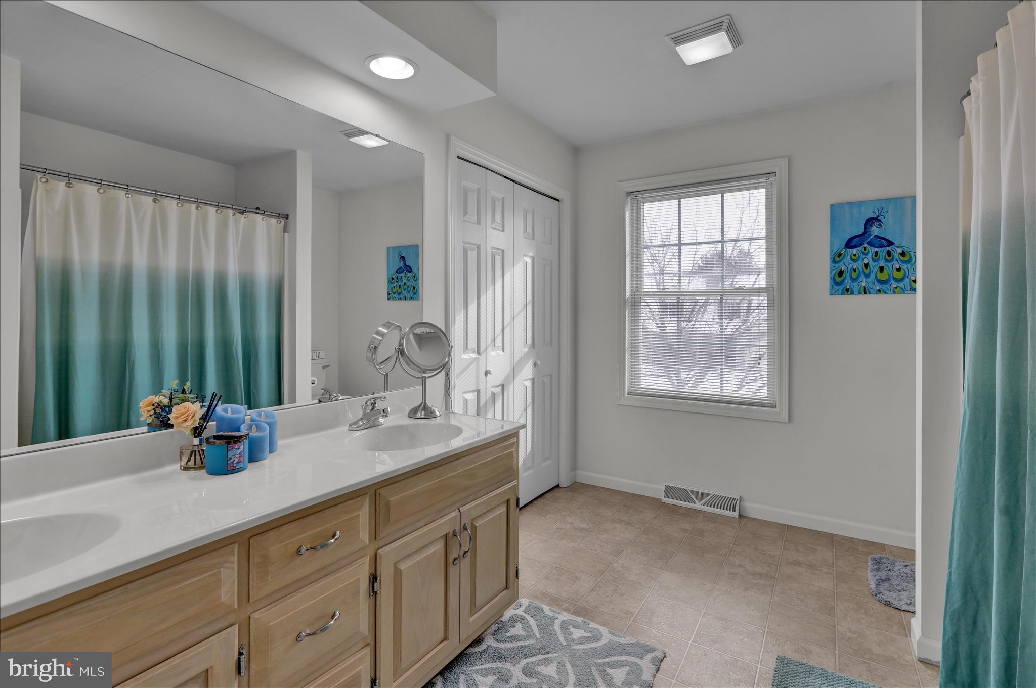 THE LAKES - Residential