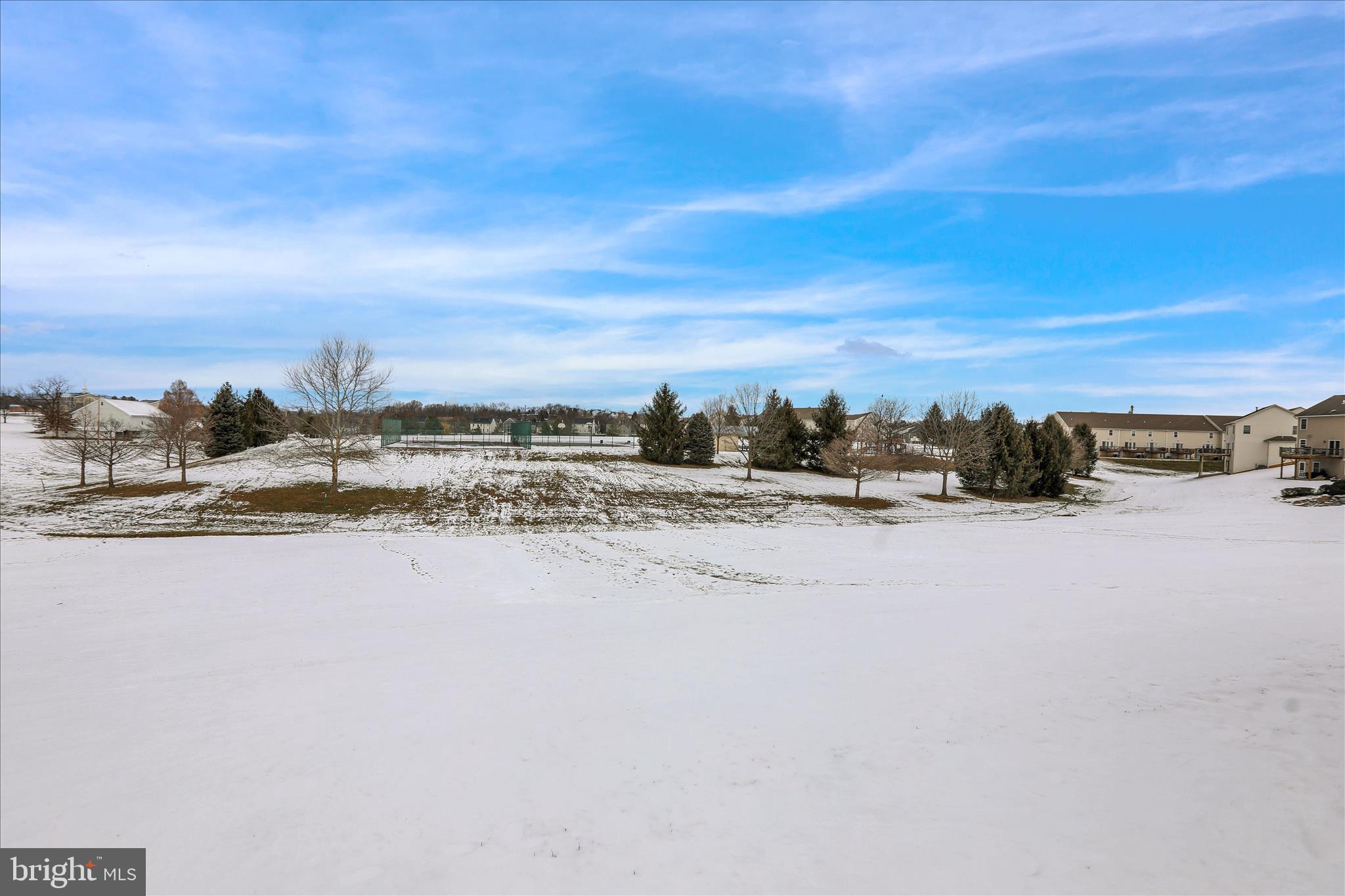 THE LAKES - Residential